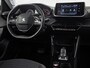 Peugeot 2008 1.2 PureTech Allure Pack Automaat (APPLE CARPLAY, CLIMATE, PARKEERSENSOREN, GETINT GLAS, LANE ASSIST, LM VELGEN, NIEUWE APK)