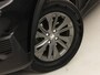Peugeot 2008 1.2 PureTech Allure Pack Automaat (APPLE CARPLAY, CLIMATE, PARKEERSENSOREN, GETINT GLAS, LANE ASSIST, LM VELGEN, NIEUWE APK)