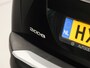Peugeot 2008 1.2 PureTech Allure Pack Automaat (APPLE CARPLAY, CLIMATE, PARKEERSENSOREN, GETINT GLAS, LANE ASSIST, LM VELGEN, NIEUWE APK)