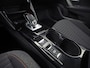 Peugeot 2008 1.2 PureTech Allure Pack Automaat (APPLE CARPLAY, CLIMATE, PARKEERSENSOREN, GETINT GLAS, LANE ASSIST, LM VELGEN, NIEUWE APK)