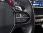 Peugeot 2008 1.2 PureTech Allure Pack Automaat (APPLE CARPLAY, CLIMATE, PARKEERSENSOREN, GETINT GLAS, LANE ASSIST, LM VELGEN, NIEUWE APK)