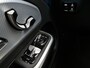 Mercedes-Benz GLB 200 Business Solution AMG 7p. 58 kWh | Premium plus pakket | Nightpakket | Parkeerpakket | Trekhaak | Vast panoramadak | GUARD 360° | Massage functie | Burmester Surround Sound systeem | 19” vijfspaaks lichtmetalen AMG-velgen |