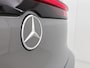 Mercedes-Benz GLB 200 Business Solution AMG 7p. 58 kWh | Premium plus pakket | Nightpakket | Parkeerpakket | Trekhaak | Vast panoramadak | GUARD 360° | Massage functie | Burmester Surround Sound systeem | 19” vijfspaaks lichtmetalen AMG-velgen |