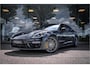Porsche Panamera 4.0 Turbo S E-Hybrid (700pk) ** PCCB ** Burmester ** NL auto Sport Design ** Soft-close ** NP 245K