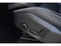Volvo XC60 2.0 T6 Plug-in hybrid AWD Plus Black Edition | Trekhaak | Panoramadak | HUD Volvo XC60 2.0 T6 Plug-in Hybrid AWD Plus Black Edition met 2.0 viercilinder plug-in hybride aandrijflijn en 350 PK, voorzien van elektrisch glazen panoramadak, Harman Kardon premium audiosy