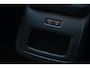 Volvo XC60 2.0 T6 Plug-in hybrid AWD Plus Black Edition | Trekhaak | Panoramadak | HUD Volvo XC60 2.0 T6 Plug-in Hybrid AWD Plus Black Edition met 2.0 viercilinder plug-in hybride aandrijflijn en 350 PK, voorzien van elektrisch glazen panoramadak, Harman Kardon premium audiosy