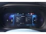 Volvo XC60 2.0 T6 Plug-in hybrid AWD Plus Black Edition | Trekhaak | Panoramadak | HUD Volvo XC60 2.0 T6 Plug-in Hybrid AWD Plus Black Edition met 2.0 viercilinder plug-in hybride aandrijflijn en 350 PK, voorzien van elektrisch glazen panoramadak, Harman Kardon premium audiosy