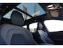 Volvo XC60 2.0 T6 Plug-in hybrid AWD Plus Black Edition | Trekhaak | Panoramadak | HUD Volvo XC60 2.0 T6 Plug-in Hybrid AWD Plus Black Edition met 2.0 viercilinder plug-in hybride aandrijflijn en 350 PK, voorzien van elektrisch glazen panoramadak, Harman Kardon premium audiosy