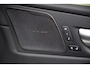 Volvo XC60 2.0 T8 Plug-in hybrid AWD Plus Black Edition | Panoramadak | HUD | 360 Camera | Volvo XC60 2.0 T8 Plug-in Hybrid AWD Black Edition met 2.0 viercilinder plug-in hybride aandrijflijn en 455 PK, voorzien van panoramadak head up display