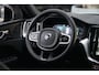 Volvo XC60 2.0 T8 Plug-in hybrid AWD Plus Black Edition | Panoramadak | HUD | 360 Camera | Volvo XC60 2.0 T8 Plug-in Hybrid AWD Black Edition met 2.0 viercilinder plug-in hybride aandrijflijn en 455 PK, voorzien van panoramadak head up display
