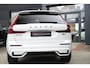 Volvo XC60 2.0 T8 Plug-in hybrid AWD Plus Black Edition | Panoramadak | HUD | 360 Camera | Volvo XC60 2.0 T8 Plug-in Hybrid AWD Black Edition met 2.0 viercilinder plug-in hybride aandrijflijn en 455 PK, voorzien van panoramadak head up display