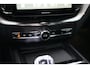 Volvo XC60 2.0 T8 Plug-in hybrid AWD Plus Black Edition | Panoramadak | HUD | 360 Camera | Volvo XC60 2.0 T8 Plug-in Hybrid AWD Black Edition met 2.0 viercilinder plug-in hybride aandrijflijn en 455 PK, voorzien van panoramadak head up display