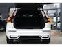 Volvo XC60 2.0 T8 Plug-in hybrid AWD Plus Black Edition | Panoramadak | HUD | 360 Camera | Volvo XC60 2.0 T8 Plug-in Hybrid AWD Black Edition met 2.0 viercilinder plug-in hybride aandrijflijn en 455 PK, voorzien van panoramadak head up display