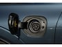 Volvo XC60 2.0 T6 Plug-in hybrid AWD Plus Black Edition | Panoramadak | HUD | Trekhaak Volvo XC60 2.0 T6 Plug-in Hybrid AWD Plus Black Edition met 2.0 viercilinder plug-in hybride aandrijflijn en 350 PK, voorzien van elektrisch glazen panoramadak, Harman Kardon premium audiosy