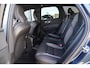 Volvo XC60 2.0 T6 Plug-in hybrid AWD Plus Black Edition | Panoramadak | HUD | Trekhaak Volvo XC60 2.0 T6 Plug-in Hybrid AWD Plus Black Edition met 2.0 viercilinder plug-in hybride aandrijflijn en 350 PK, voorzien van elektrisch glazen panoramadak, Harman Kardon premium audiosy