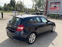 BMW 1-Serie 120i Anniversary - LEER - RIJDT EN SCHAKELT GOED!