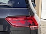 Volkswagen Tiguan 2.0 TDI 4Motion Highline Business R Black Style / Head Up / 360 Camera / Adaptief Demping / 20" Black Style Velg / Afn Trek Haak / CarPlay / Digi Dash / Afn Trekhaak / Privacy Glas / Navigatie / 1e Eigenaar!