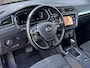 Volkswagen Tiguan 2.0 TDI 4Motion Highline Business R Black Style / Head Up / 360 Camera / Adaptief Demping / 20" Black Style Velg / Afn Trek Haak / CarPlay / Digi Dash / Afn Trekhaak / Privacy Glas / Navigatie / 1e Eigenaar!