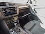 Volkswagen Tiguan 1.5 TSI 150pk DSG Elegance Navigatie Apple Carplay / Android Auto Parkeersensoren Camera Adaptieve Cruise Control Stuur-en stoelverwarming Matrix LED-koplampen Virtual Cockpit Getinte ramen Climate Control ErgoActive stoelen