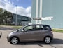 Honda Jazz 1.4-16 Trend Automaat 100 PK. Onverwoestbare auto die nog makkelijk 15 jaar meegaat !!! Alle keuringen toegestaan !! Slechts 49.000 KM !