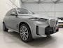 BMW X5 xDrive50e M-Sport SKYSCRAPER/PANO-SKY LOUNGE/TREKHAAK/MERINO LEER COMFORT/LUCHTVERING/H&K/20"M-SPORT/KEYLESS/CAMERA/SHADOW-LINE/NET OH BEURT GEHAD BIJ BMW DEALER/ABSOLUTE NIEUWSTAAT/BTW-AUTO