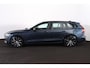 Volvo V60 T6 Recharge AWD Plus Dark - IntelliSafe Assist & Surround - 360º Camera - Harman/Kardon audio - Verwarmde voorstoelen, stuur & achterbank - Parkeersensoren voor & achter - Elektr. bedienb. voorstoelen met geheugen - Inklapbare trekhaak - 18' LMV