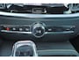 Volvo V60 T6 Recharge AWD Plus Dark - IntelliSafe Assist & Surround - 360º Camera - Harman/Kardon audio - Verwarmde voorstoelen, stuur & achterbank - Parkeersensoren voor & achter - Elektr. bedienb. voorstoelen met geheugen - Inklapbare trekhaak - 18' LMV