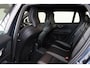 Volvo V60 T6 Recharge AWD Plus Dark - IntelliSafe Assist & Surround - 360º Camera - Harman/Kardon audio - Verwarmde voorstoelen, stuur & achterbank - Parkeersensoren voor & achter - Elektr. bedienb. voorstoelen met geheugen - Inklapbare trekhaak - 18' LMV