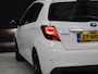 Toyota Yaris 1.5 Hybrid Trend [CRUISE CONTROL, ACHTERUITRIJCAMERA, PDC V+A, NAVIGATIE, CLIMATE CONTROL, LEDERENSTUUR, BLUETOOTH, LED, NIEUWSTAAT]