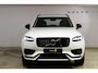 Volvo XC90 T8 455PK Automaat Plug-in hybrid AWD Ultimate Dark / Bowers & Wilkins / Luchtvering / Head Up Display / 360 Camera / Massagestoelen / Gelaagde Zijruiten / Trekhaak /