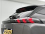 Peugeot 2008 SUV Allure Pack 130pk | Navigatie via Apple Carplay / Android Auto | Achteruitrijcamera | 3D Cockpit | Climate Control | Cruise Control | Led koplampen | Parkeersensoren | Keyless start | Bluetooth | DAB+ radio | Donker getint glas | 17" lichtmetalen velgen |