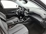 Peugeot 2008 SUV Allure Pack 130pk | Navigatie via Apple Carplay / Android Auto | Achteruitrijcamera | 3D Cockpit | Climate Control | Cruise Control | Led koplampen | Parkeersensoren | Keyless start | Bluetooth | DAB+ radio | Donker getint glas | 17" lichtmetalen velgen |