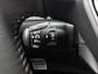 Peugeot 2008 SUV Allure Pack 130pk | Navigatie via Apple Carplay / Android Auto | Achteruitrijcamera | 3D Cockpit | Climate Control | Cruise Control | Led koplampen | Parkeersensoren | Keyless start | Bluetooth | DAB+ radio | Donker getint glas | 17" lichtmetalen velgen |