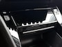 Peugeot 2008 SUV Allure Pack 130pk | Navigatie via Apple Carplay / Android Auto | Achteruitrijcamera | 3D Cockpit | Climate Control | Cruise Control | Led koplampen | Parkeersensoren | Keyless start | Bluetooth | DAB+ radio | Donker getint glas | 17" lichtmetalen velgen |