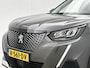 Peugeot 2008 SUV Allure Pack 130pk | Navigatie via Apple Carplay / Android Auto | Achteruitrijcamera | 3D Cockpit | Climate Control | Cruise Control | Led koplampen | Parkeersensoren | Keyless start | Bluetooth | DAB+ radio | Donker getint glas | 17" lichtmetalen velgen |