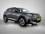 Peugeot 2008 SUV Allure Pack 130pk | Navigatie via Apple Carplay / Android Auto | Achteruitrijcamera | 3D Cockpit | Climate Control | Cruise Control | Led koplampen | Parkeersensoren | Keyless start | Bluetooth | DAB+ radio | Donker getint glas | 17" lichtmetalen velgen |
