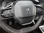 Peugeot 2008 SUV Allure Pack 130pk | Navigatie via Apple Carplay / Android Auto | Achteruitrijcamera | 3D Cockpit | Climate Control | Cruise Control | Led koplampen | Parkeersensoren | Keyless start | Bluetooth | DAB+ radio | Donker getint glas | 17" lichtmetalen velgen |