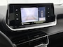 Peugeot 2008 SUV Allure Pack 130pk | Navigatie via Apple Carplay / Android Auto | Achteruitrijcamera | 3D Cockpit | Climate Control | Cruise Control | Led koplampen | Parkeersensoren | Keyless start | Bluetooth | DAB+ radio | Donker getint glas | 17" lichtmetalen velgen |