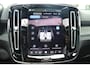 Volvo EX40 Single Motor Extended Range Ultra Black Ed. 82 kWh | Apple Carplay/Android Auto | Electronic climate control | Panoramadak | 20" lichtmetalen velgen | Voorstoelen verwarmd | Warmtepomp |
