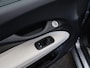 Fiat 500 3+1 La Prima 42 kWh | Panoramisch dak | 94% accu score | Stoelverwarming | Lane assist |