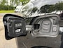Peugeot e-Expert EV L3 75kWh 136pk STX SPORT | Lederen bekleding STX | STX Pakket | Dakspoiler | Sideskirts | 18 inch zwarte velgen | City NAVI Pakket | Comfort Pakket | Exterieur Pakket | Full ECO LED verlichting | Winter Pakket | Dubbele schuifdeur | Houten afwerking laadruimte | Scheidingswand comfort met raam | Reservewiel