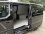 Peugeot e-Expert EV L3 75kWh 136pk STX SPORT | Lederen bekleding STX | STX Pakket | Dakspoiler | Sideskirts | 18 inch zwarte velgen | City NAVI Pakket | Comfort Pakket | Exterieur Pakket | Full ECO LED verlichting | Winter Pakket | Dubbele schuifdeur | Houten afwerking laadruimte | Scheidingswand comfort met raam | Reservewiel
