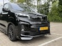 Peugeot e-Expert EV L3 75kWh 136pk STX SPORT | Lederen bekleding STX | STX Pakket | Dakspoiler | Sideskirts | 18 inch zwarte velgen | City NAVI Pakket | Comfort Pakket | Exterieur Pakket | Full ECO LED verlichting | Winter Pakket | Dubbele schuifdeur | Houten afwerking laadruimte | Scheidingswand comfort met raam | Reservewiel