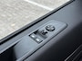 Peugeot e-Expert EV L3 75kWh 136pk STX SPORT | Lederen bekleding STX | STX Pakket | Dakspoiler | Sideskirts | 18 inch zwarte velgen | City NAVI Pakket | Comfort Pakket | Exterieur Pakket | Full ECO LED verlichting | Winter Pakket | Dubbele schuifdeur | Houten afwerking laadruimte | Scheidingswand comfort met raam | Reservewiel