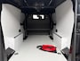 Peugeot e-Expert EV L3 75kWh 136pk STX SPORT | Lederen bekleding STX | STX Pakket | Dakspoiler | Sideskirts | 18 inch zwarte velgen | City NAVI Pakket | Comfort Pakket | Exterieur Pakket | Full ECO LED verlichting | Winter Pakket | Dubbele schuifdeur | Houten afwerking laadruimte | Scheidingswand comfort met raam | Reservewiel