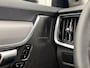 Volvo V90 Cross Country B5 AWD Automaat Plus | Panoramadak | Harman Kardon audio | Semi elektrisch wegklapbare trekhaak | 20" Lichtmetalen velgen | Standkachel met timer | Verwamrde voorstoelen, achterbank & stuurwiel | Adaptieve Cruise Control | Getint glas achter