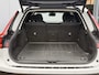 Volvo V90 Cross Country B5 AWD Automaat Plus | Panoramadak | Harman Kardon audio | Semi elektrisch wegklapbare trekhaak | 20" Lichtmetalen velgen | Standkachel met timer | Verwamrde voorstoelen, achterbank & stuurwiel | Adaptieve Cruise Control | Getint glas achter