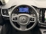 Volvo V90 Cross Country B5 AWD Automaat Plus | Panoramadak | Harman Kardon audio | Semi elektrisch wegklapbare trekhaak | 20" Lichtmetalen velgen | Standkachel met timer | Verwamrde voorstoelen, achterbank & stuurwiel | Adaptieve Cruise Control | Getint glas achter