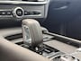 Volvo V90 Cross Country B5 AWD Automaat Plus | Panoramadak | Harman Kardon audio | Semi elektrisch wegklapbare trekhaak | 20" Lichtmetalen velgen | Standkachel met timer | Verwamrde voorstoelen, achterbank & stuurwiel | Adaptieve Cruise Control | Getint glas achter