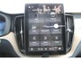 Volvo XC60 2.0 T6 Plug-in hybrid AWD Plus Bright Head-Up Display / Panoramisch schuif-kanteldak / 20" 5-Y-Spaaks Black Diamond lichtmetalen velgen / Donkere hemel / 360 graden rondomzicht camera
